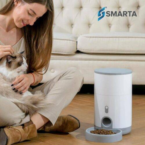 Smart Home is a device for providing food for cats and dogs that works with Wi-Fi